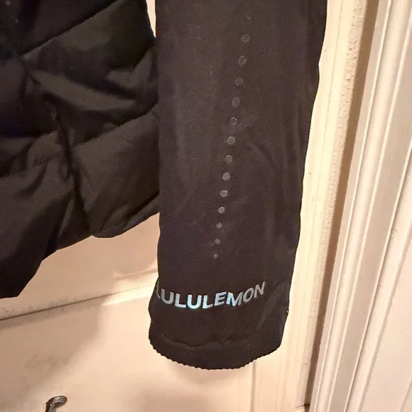 Lululemon Down For it All Women's Black Puffer Jacket - Picture 6 of 6